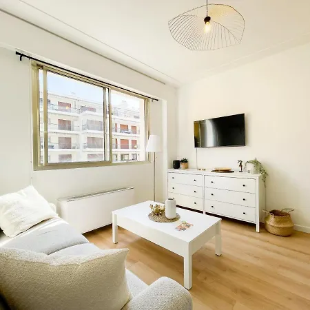 Bord De 3 مينتون